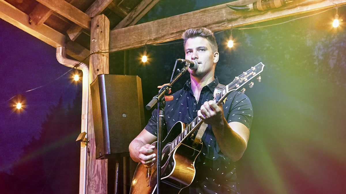 Rafe Carlson playing live in Nashville barn